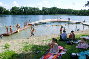 Bild vergrößern: Die Wasserqualität von Auwaldsee und Baggersee wird während der Saison laufend überprüft