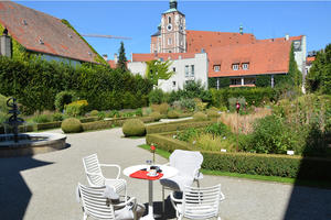 Bild vergrößern: Das Café im Garten der Alten Anatomie