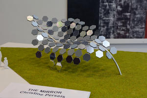 Bild vergrern: Die Skulptur The Mirror von Christine Perseis kauft die Stadt fr die LGS 2020