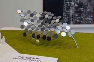 Bild vergrößern: Die Skulptur »The Mirror« von Christine Perseis kauft die Stadt für die LGS 2020