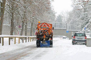 Bild vergrößern: Winterdienst auf der Winterradroute