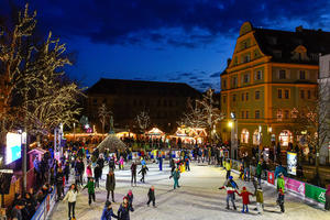 Bild vergrößern: Die Eisarena am Paradeplatz
