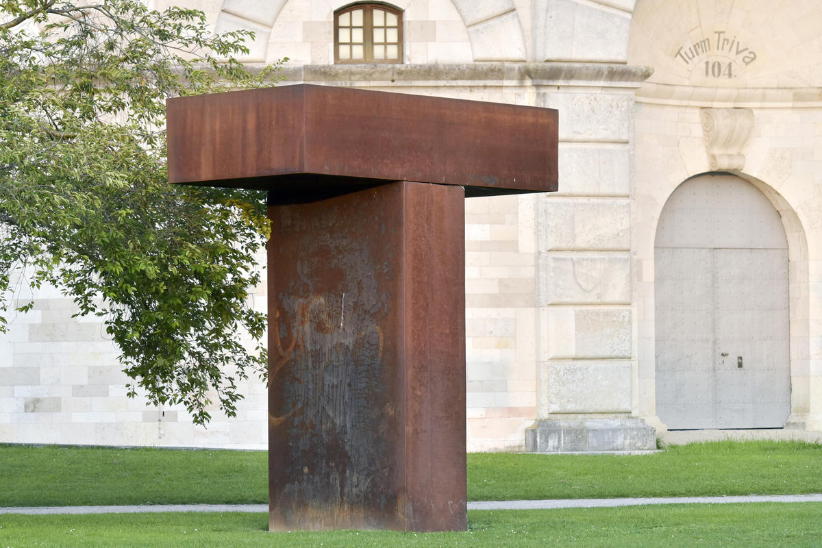 Lechner Skulptur T im Klenzepark