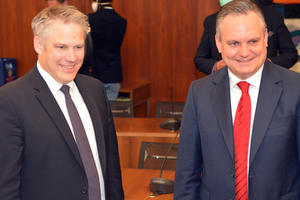 Bild vergrößern: Der alte und der neue Oberbürgermeister: Christian Lösel (links) gratulierte Christian Scharpf