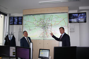 Bild vergrößern: Oberbürgermeister Christian Scharpf (links) und INVG-Geschäftsführer Robert Frank