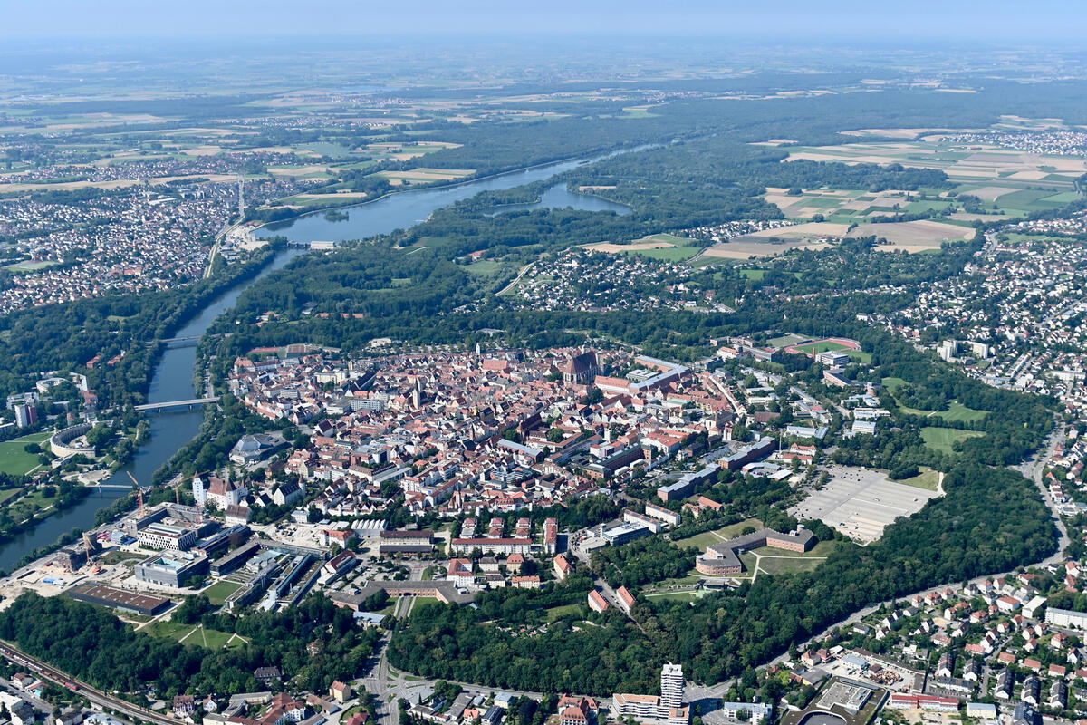 Ingolstadt Luftbild _ Altstadt und Baggersee