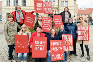 Bild vergrößern: Aktionsbündnis "money, money, money - Frauen verdienen mehr!"