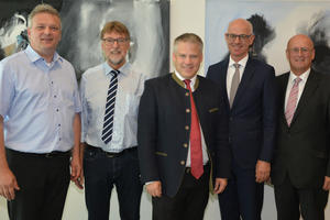 Bild vergrößern: (v.l.) Roland Weigert, Martin Wolf, OB Christian Lösel, Walter Jonas Regierungsvizepräsident Oberbayern, und Anton Knapp