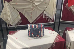 Bild vergr&ouml;&szlig;ern: Fatma &Ouml;zkahraman: Webstoffe - Tasche