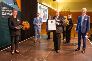 Bild vergrößern: Museumsleiterin Marion Ruisinger (links) freute sich über die Auszeichnung