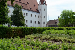 Bild vergrößern: Kräuter zum Selbsternten gibt's auch im Kräutergarten am Neuen Schloss