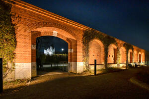Bild vergrößern: 17 Lichtstelen sorgen für mehr Licht und mehr Sicherheit an der Infanteriemauer im Klenzepark