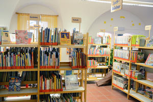 Bild vergrößern: In der Kinderbücherei im Herzogskasten gibt es viele Bücher für die Antolin-Leseaktion