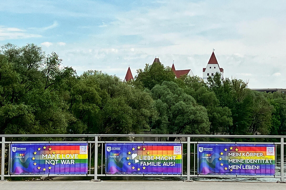 Queer - Banner Adenauer-Brcke