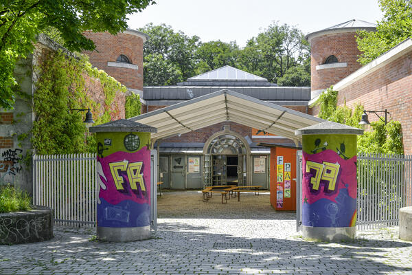 Bild vergr&ouml;&szlig;ern: Haus der Jugend - Fronte 79