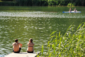 Bild vergrößern: Badegäste am Baggersee