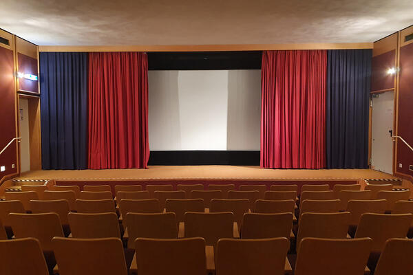 Die Dokumentation wird im Kinosaal der vhs Ingolstadt gezeigt.