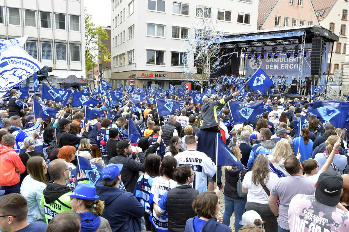 Feier des deutschen Eishockey-Vizemeisters ERC Ingolstadt auf dem Rathausplatz