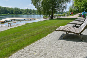 Bild vergrößern: Der erhöhte Donauwurm und die neuen Liegeplätze am Baggersee