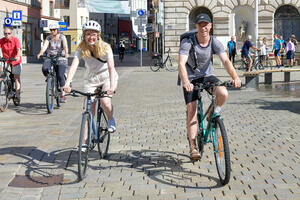 Bild vergrößern: Die städtische Fahrradbeauftragte Theresa Schneider freut sich auf viele Teilnehmer bei der Aktion Stadtradeln