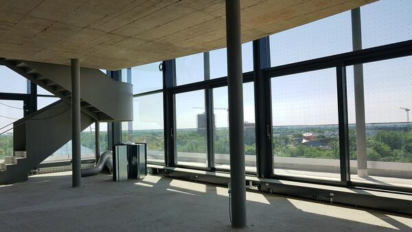 Hauptebene mit Dachterrasse und Aufgang zur oberen Ebene