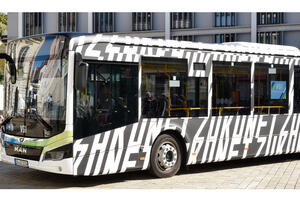 Bild vergrößern: Neuer Kunstbus fährt in Ingolstadt