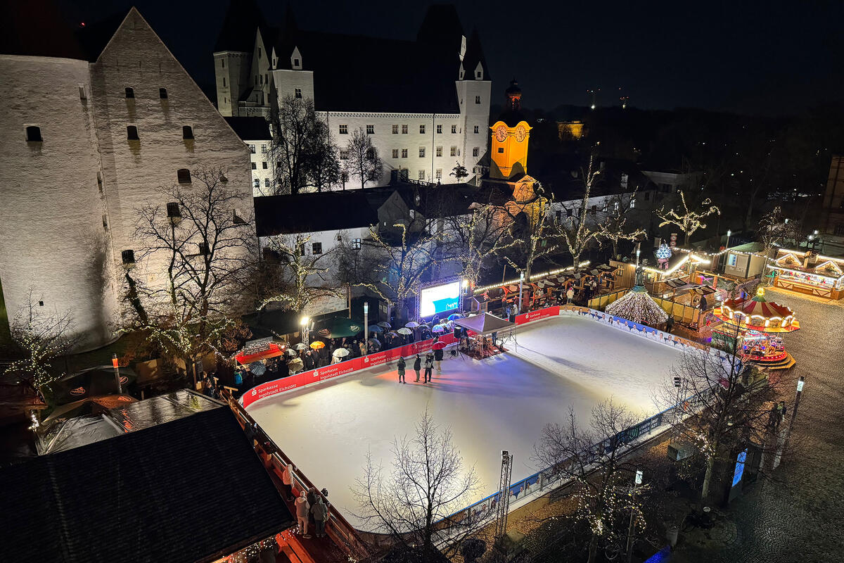 Eisarena 2023 Paradeplatz