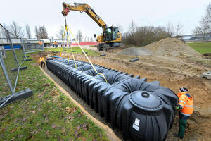 Bild vergrößern: Ein Tank für 30.000 Liter Wasser
