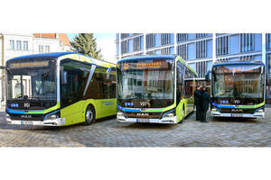 Bild vergrößern: Drei neue Elektrobusse für die Flotte der SBI