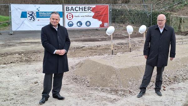 Spatenstich für das Holztheater