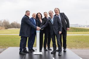 Bild vergr&ouml;&szlig;ern: Er&ouml;ffnung der CityAirbus Testhalle in Donauw&ouml;rth