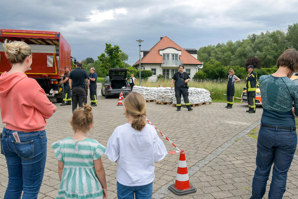 Hochwasser 2024 - Ausgabe von Sandsäcken