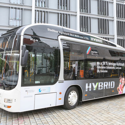 Bild vergrößern: Hybridbus der Busflotte