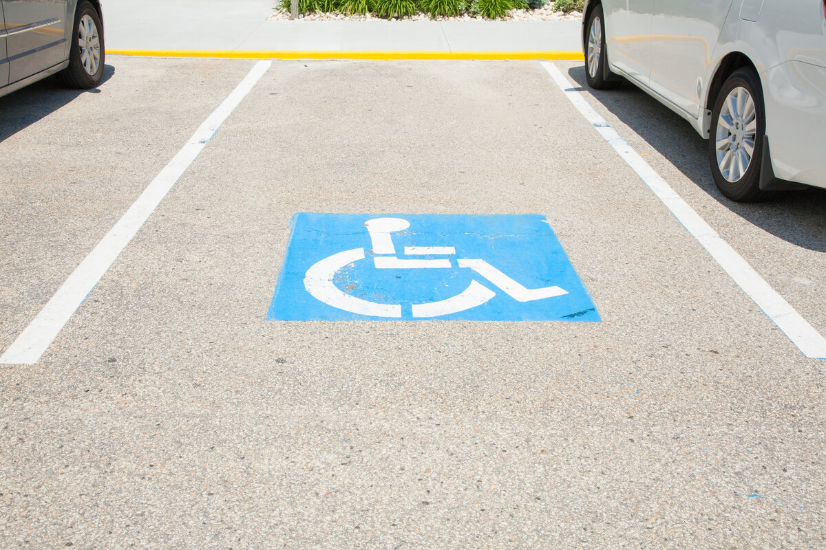 Parkplatz f&uuml;r Menschen mit Mobilit&auml;tseinschr&auml;nkungen