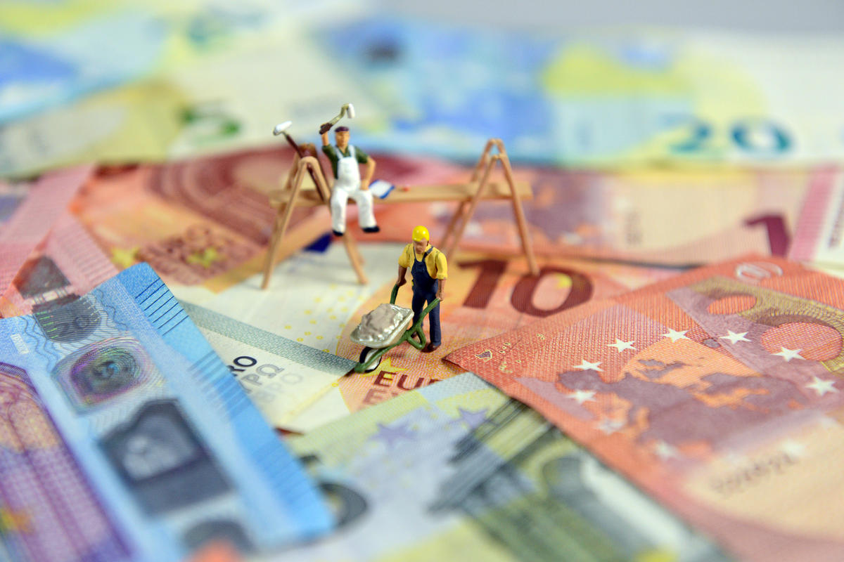 Geld Banknoten Euro Bauarbeiter